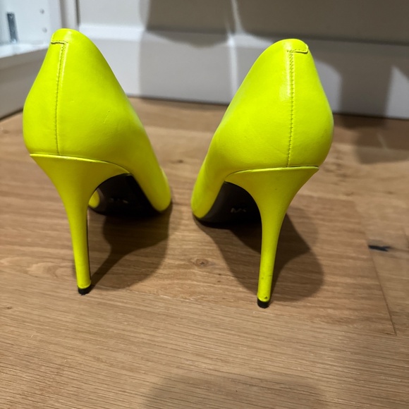 Michael Kors Pumps - Picture 3 of 4